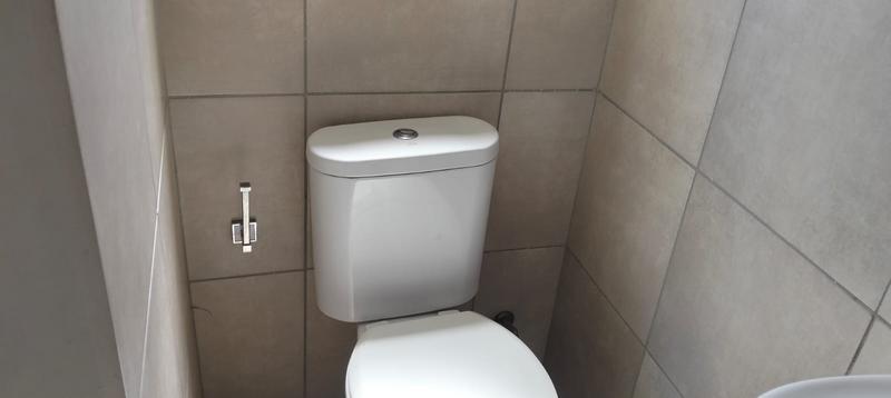 To Let 2 Bedroom Property for Rent in Buhrein Western Cape